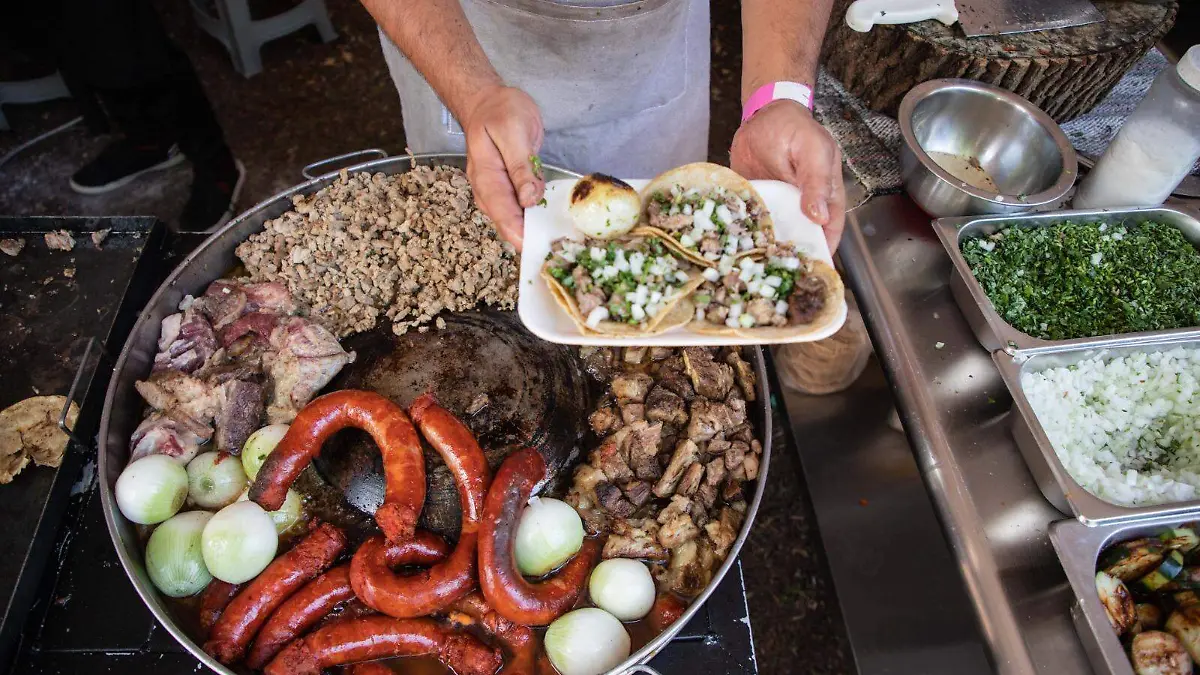 Comal con carne para tacos